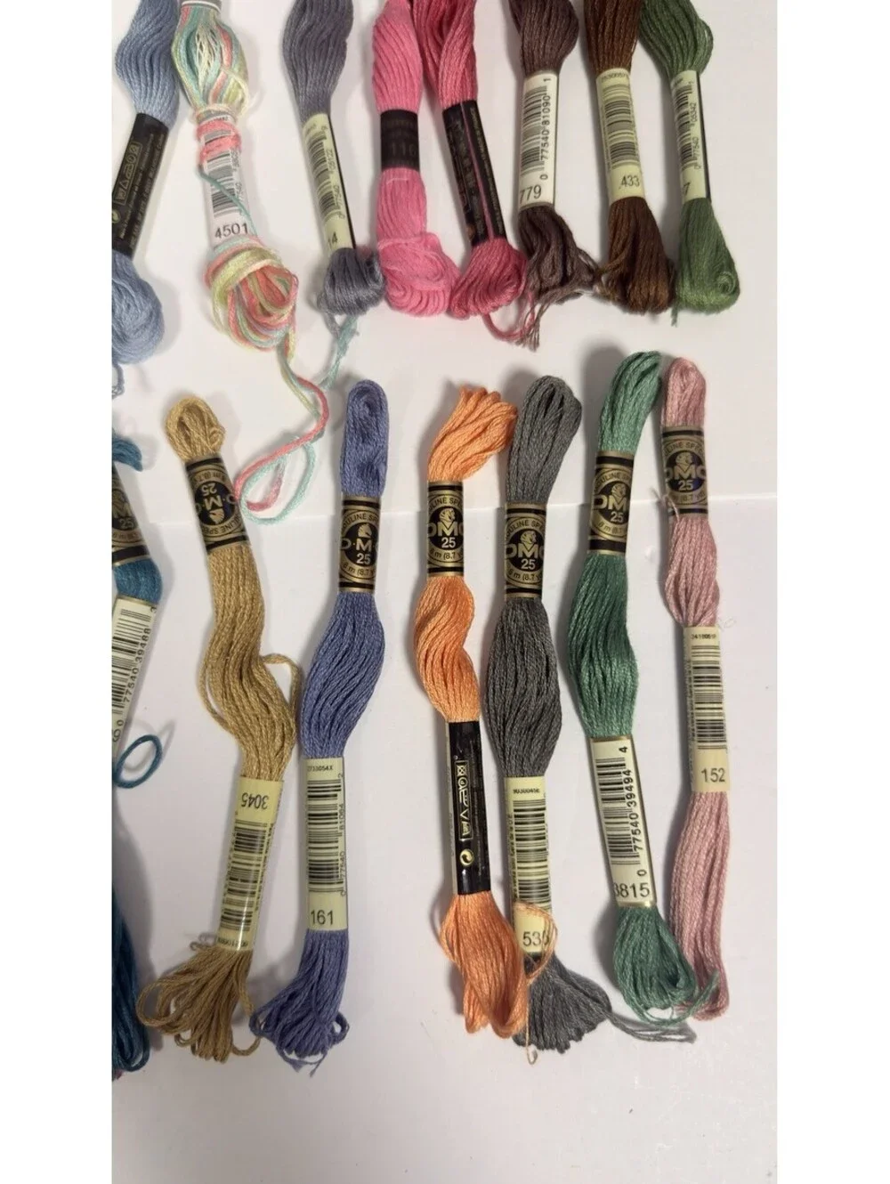 LOT of 27 Skeins Embroidery Floss Most Complete 100% Cotton Variety Of Colors
